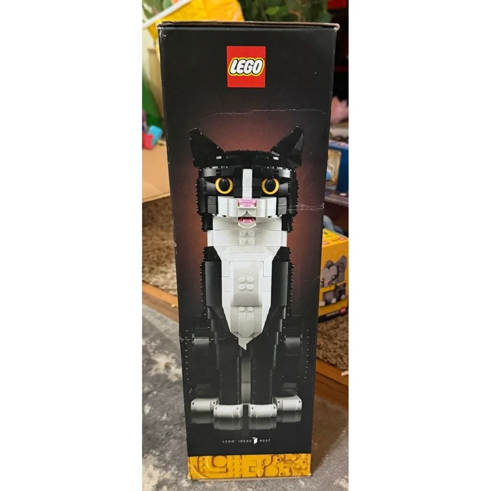 Lego-Ideas Tuxedo Cat (Black & White) Building Set (NWT) 21349